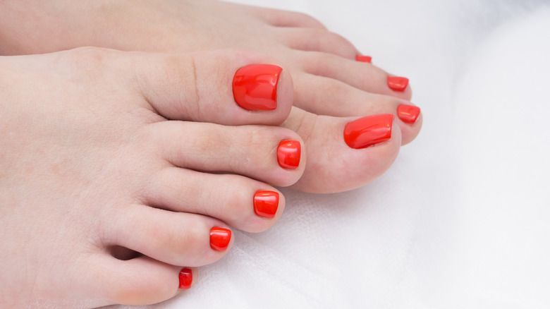 limpiar pies sanos pedicura